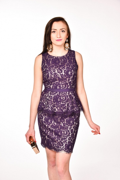 obrázok 1 Tmavomodré čipkované peplum šaty