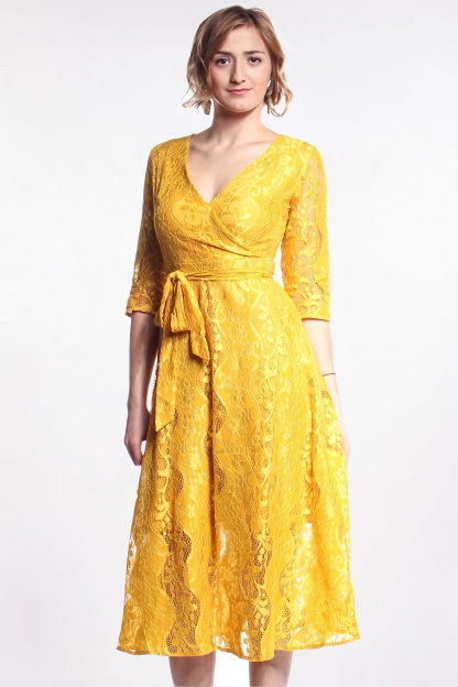 Obrázok 1 Žlté čipkované midi šaty