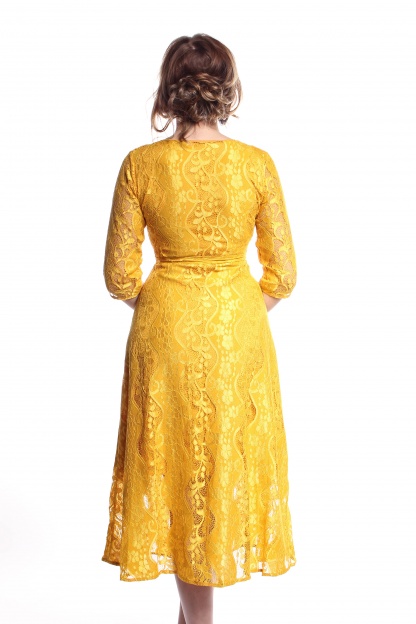 Obrázok 4 Žlté čipkované midi šaty