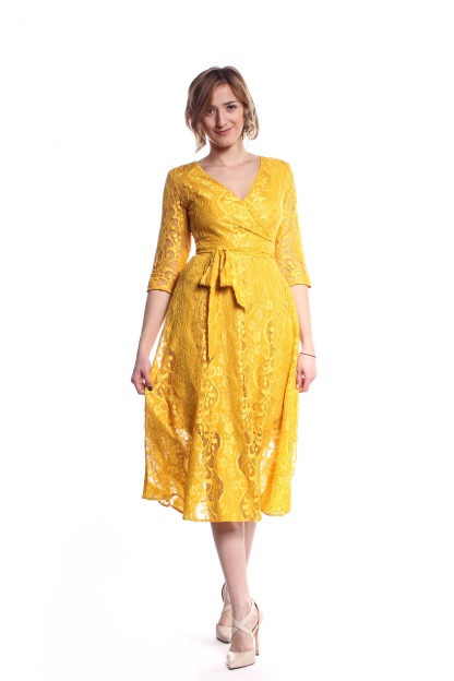 Obrázok 5 Žlté čipkované midi šaty
