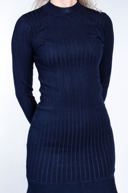 Obrázok 5 Tmavomodré svetrové šaty